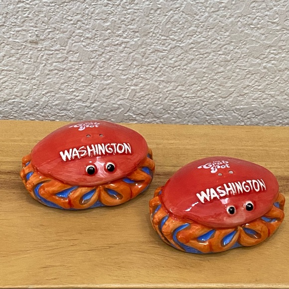 The Crab Pot Washington Mug Salt and Pepper Shaker Set - Picture 13 of 14